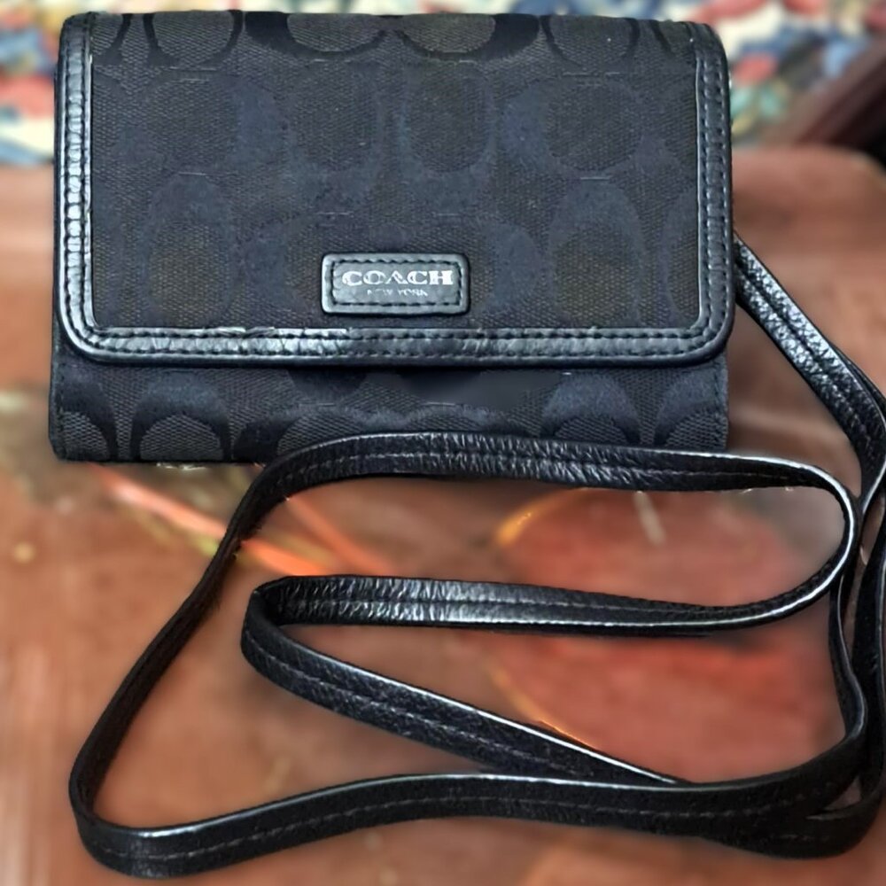 Authentic COACH New York Avery Small Signature Crossbody bag